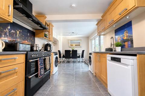4 bedroom semi-detached house for sale, Boulters Close, Slough