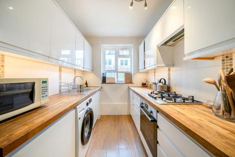 3 bedroom flat for sale, Dancer Road, Fulham, London, SW6