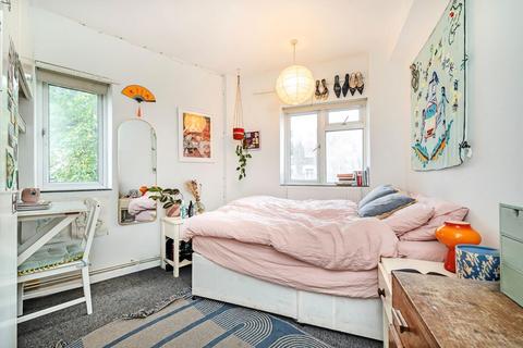 3 bedroom flat for sale, Barons Court Road, London W14