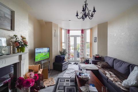1 bedroom flat for sale, Quarry Road, Dewsbury WF13