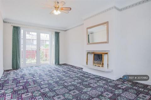 3 bedroom semi-detached house to rent, Collingwood Drive, Swinton, Manchester, M27