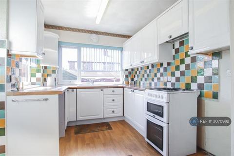 3 bedroom semi-detached house to rent, Collingwood Drive, Swinton, Manchester, M27