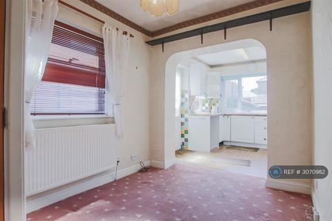 3 bedroom semi-detached house to rent, Collingwood Drive, Swinton, Manchester, M27