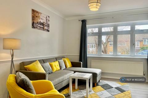 3 bedroom semi-detached house to rent, The Friars, Chigwell, IG7