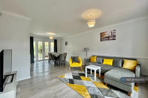 3 bedroom semi-detached house to rent, The Friars, Chigwell, IG7