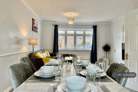 3 bedroom semi-detached house to rent, The Friars, Chigwell, IG7