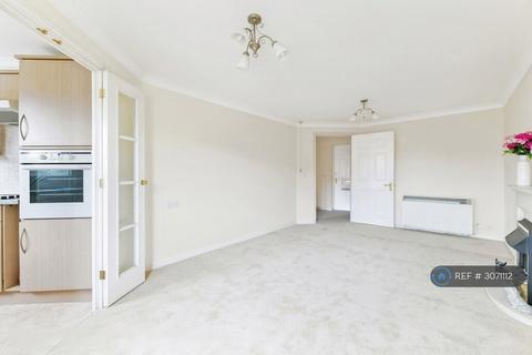 1 bedroom flat to rent, Calverley Court, Epsom, KT19