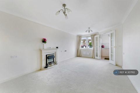 1 bedroom flat to rent, Calverley Court, Epsom, KT19