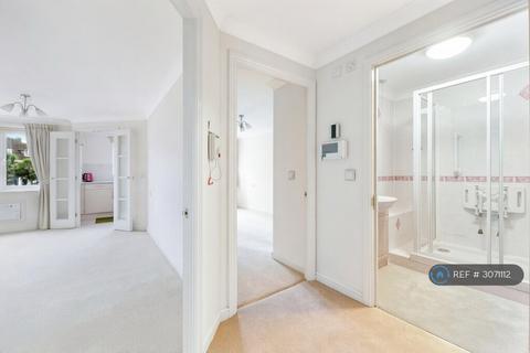 1 bedroom flat to rent, Calverley Court, Epsom, KT19