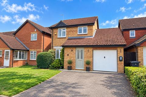 3 bedroom detached house for sale, Thetford Gardens, Luton