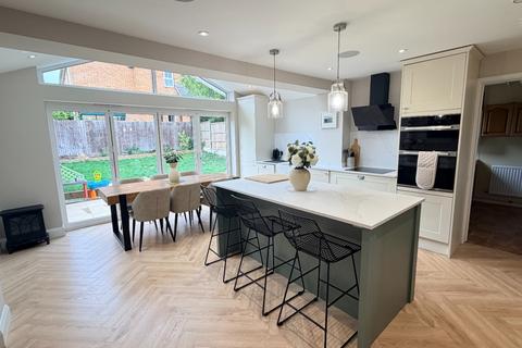 3 bedroom detached house for sale, Thetford Gardens, Luton