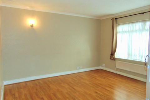 4 bedroom semi-detached house to rent, Gaysham Avenue, Gants Hill, IG2