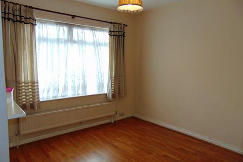 4 bedroom semi-detached house to rent, Gaysham Avenue, Gants Hill, IG2