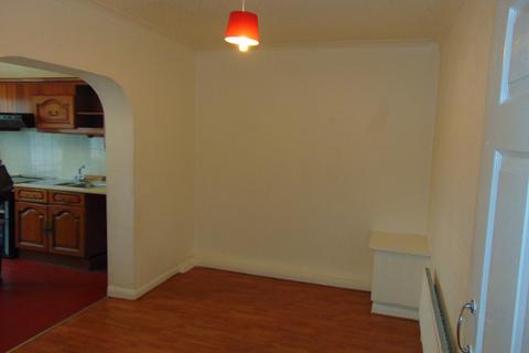 4 bedroom semi-detached house to rent, Gaysham Avenue, Gants Hill, IG2