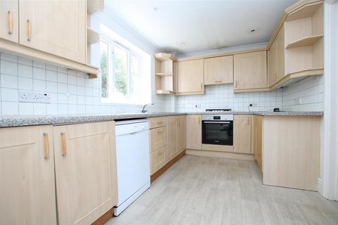 4 bedroom detached house to rent, FITZALAN ROAD, HORSHAM