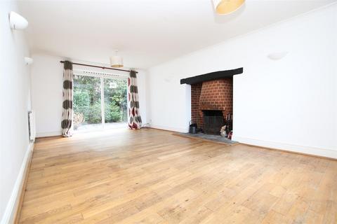 4 bedroom detached house to rent, FITZALAN ROAD, HORSHAM