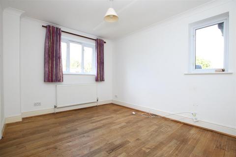 4 bedroom detached house to rent, FITZALAN ROAD, HORSHAM