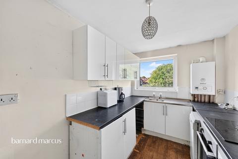 2 bedroom flat for sale, Roman Close, Feltham