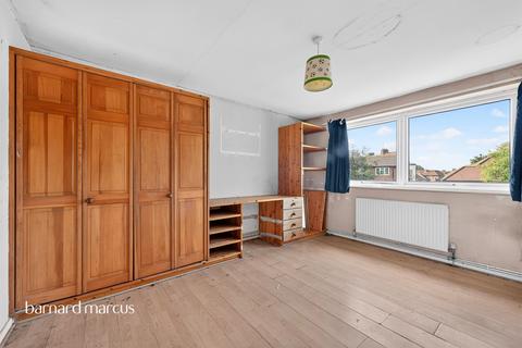 2 bedroom flat for sale, Roman Close, Feltham