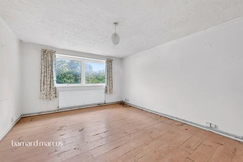 2 bedroom flat for sale, Roman Close, Feltham