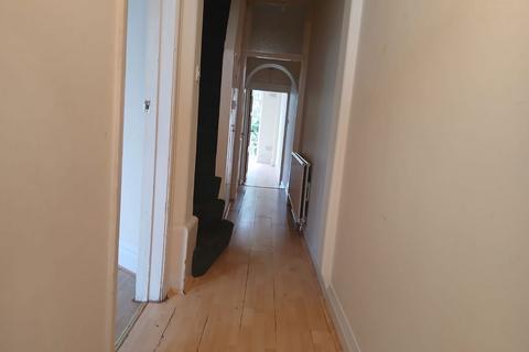 4 bedroom semi-detached house for sale, Belmont Road, Uxbridge, UB8 1QX