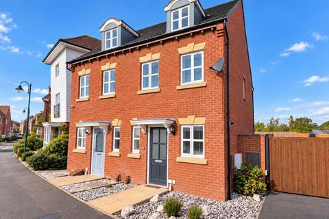 3 bedroom semi-detached house to rent, Shore View, Hampton Hargate, PE7