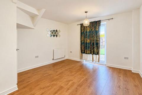 3 bedroom semi-detached house to rent, Shore View, Hampton Hargate, PE7