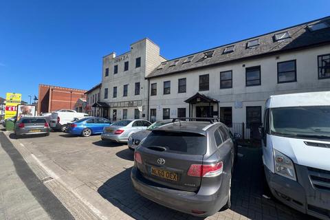 2 bedroom flat to rent, Lowmans House, Portswood Road, Portswood, Southampton, SO17