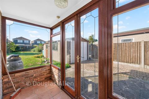 2 bedroom detached bungalow for sale, Deirdre Avenue, Wickford, Essex