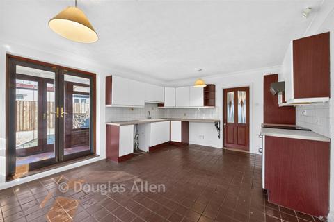 2 bedroom detached bungalow for sale, Deirdre Avenue, Wickford, Essex