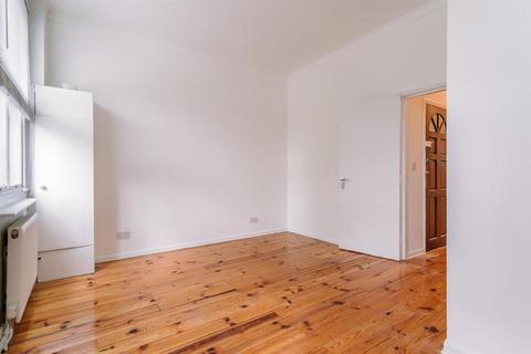 undefined, Gray's Inn Road, London, WC1X