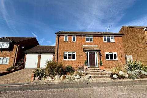4 bedroom detached house for sale, Walsingham Close, Luton, LU2