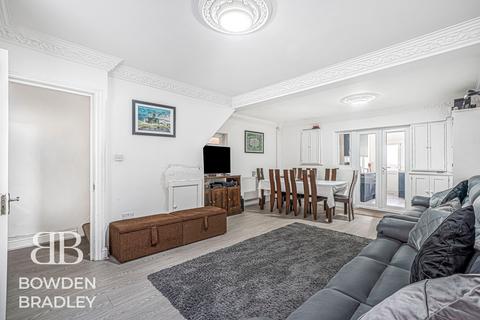 3 bedroom semi-detached house for sale, Walton Road, London, E12