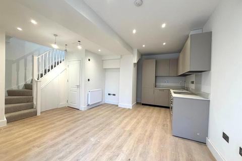 2 bedroom flat to rent, The Avenue, West Ealing, W13