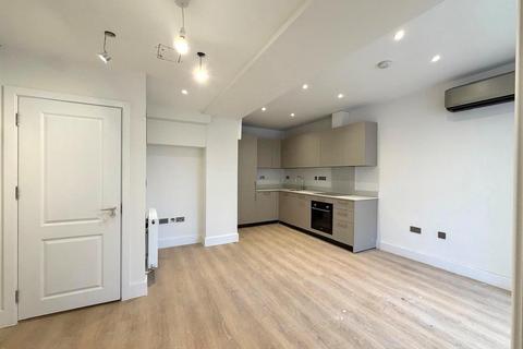 2 bedroom flat to rent, The Avenue, West Ealing, W13