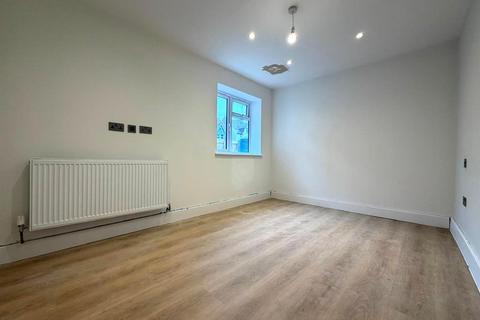 2 bedroom flat to rent, The Avenue, West Ealing, W13