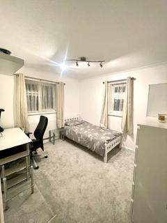1 bedroom in a house share to rent, Banbury Road, London E17