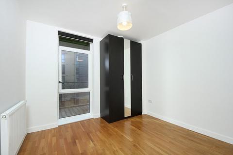 2 bedroom apartment for sale, Lakeside Drive, NW10