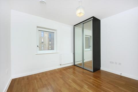 2 bedroom apartment for sale, Lakeside Drive, NW10