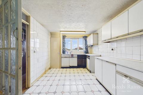3 bedroom end of terrace house for sale, Madehurst Gardens, South Yorkshire S2