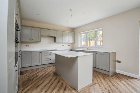 4 bedroom detached house for sale, Orchard Close, Bosham, Chichester, West Sussex, PO18