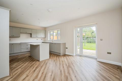 4 bedroom detached house for sale, Orchard Close, Bosham, Chichester, West Sussex, PO18