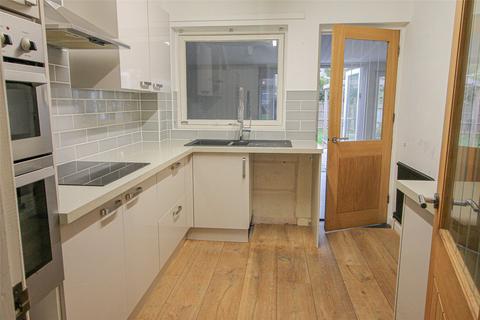 3 bedroom semi-detached house to rent, Summer Shard, South Petherton, Somerset, TA13
