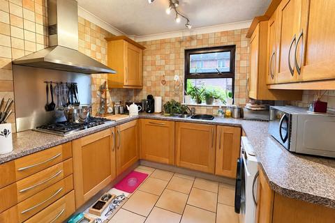 2 bedroom end of terrace house for sale, Elsworth Close, Bedfont
