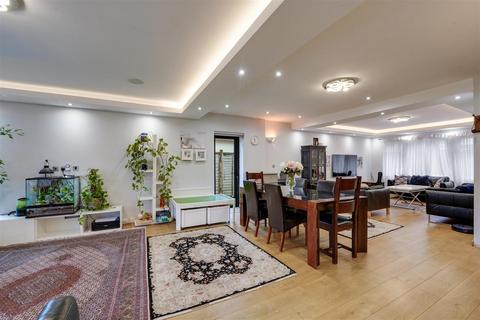 4 bedroom house for sale, Old Farm Road, Hampton
