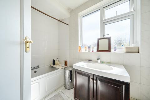 4 bedroom semi-detached house for sale, Chapman Crescent, Harrow