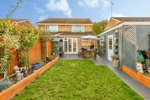 3 bedroom semi-detached house for sale, Canvey Close, Crawley