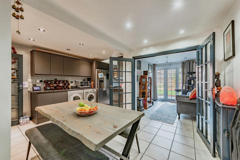 3 bedroom semi-detached house for sale, Canvey Close, Crawley