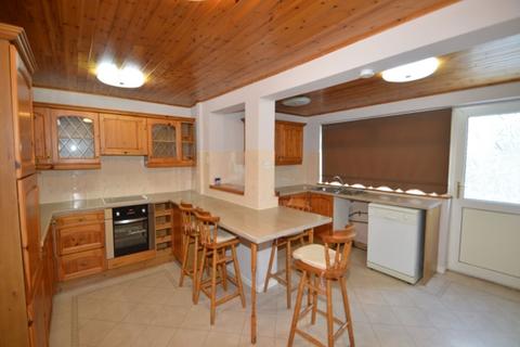 3 bedroom semi-detached house to rent, Nuttall Avenue, Whitefield, M45