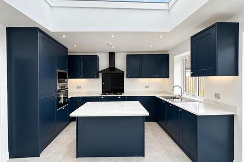 5 bedroom semi-detached house for sale, St. Georges Crescent, Slough